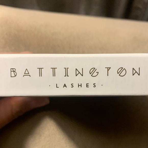 Battington Lashes w/mini glue - Picture 5 of 6